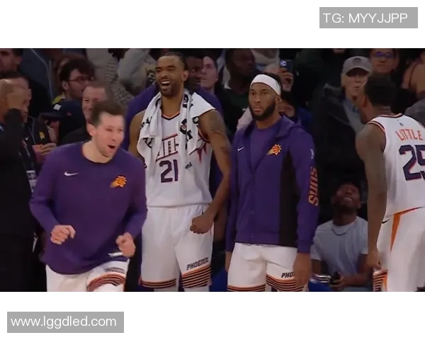 布伦森受伤右脚踝扭伤,麦迪逊广场花园寂静!尼克斯进攻体系崩塌季后赛前景蒙阴影 布伦森受伤右脚踝扭伤,麦迪逊广场花园寂静!尼克斯进攻体系崩塌季后赛前景蒙阴影