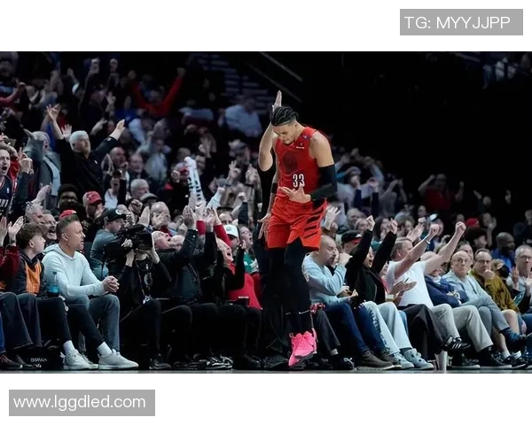 开拓者队锋线球员狂砍三双数据，替补阵容低迷致胜局逆转